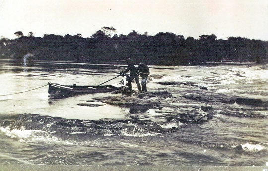 Cachoeira é feita de guerra e paz