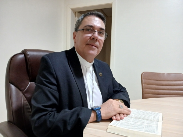 Bispo pede orações dos cachoeirenses para a escolha do novo papa