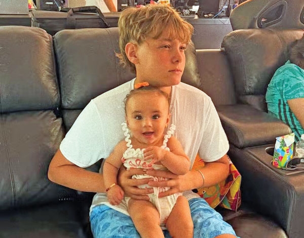 Primogênito de Neymar     aparece em  momento raro ao lado da irmã caçula, Mel