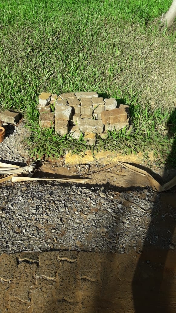 Morador critica condições deixadas pela Corsan após obra no Bairro Barcelos