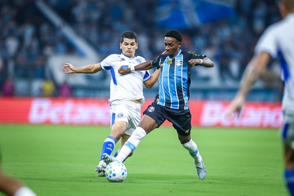 Grêmio bate o Confiança por 2 a 0 pela Copa do Brasil