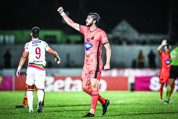 Zagueiro Adriel decide vaga à terceira fase da Copa do Brasil