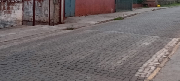 Faixa de pedestre está precisando de reparo