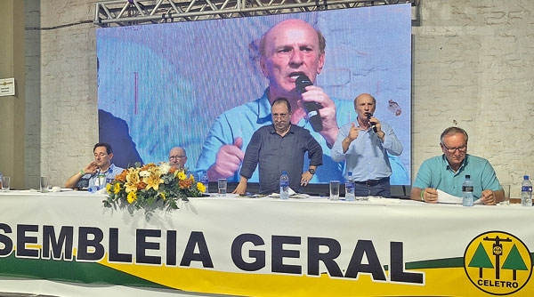 Celetro na contramão da crise