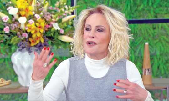Ana Maria Braga dá bronca na equipe ao vivo
