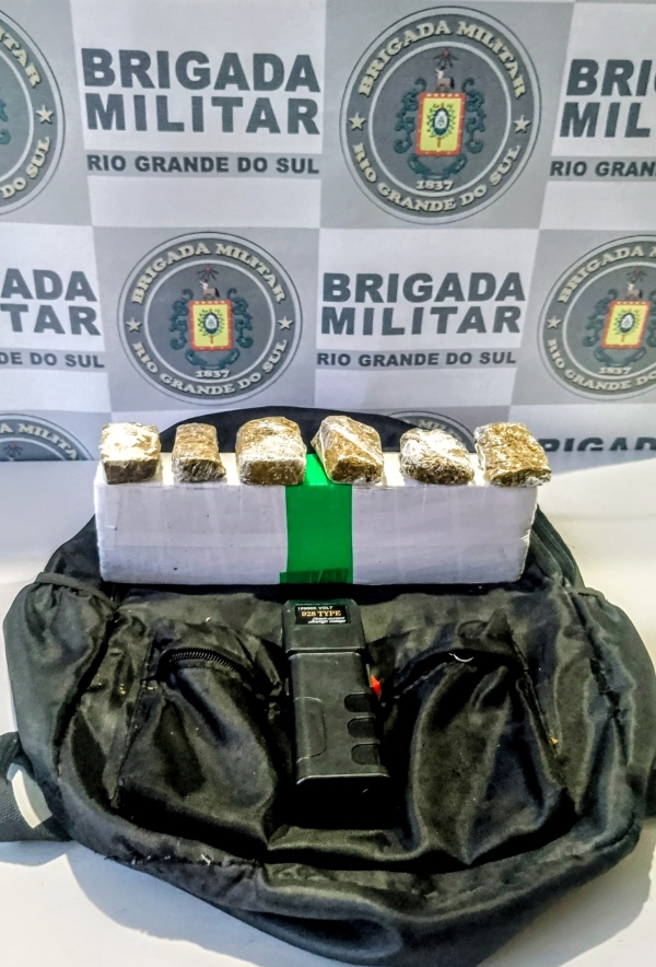 Força Tática pega quase um quilo de maconha em Cachoeira 