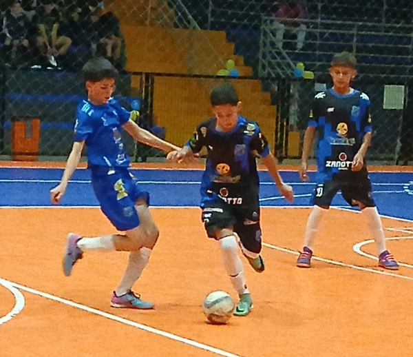 Futsal sub-13 definirá os finalistas no Ginásio Derlizão