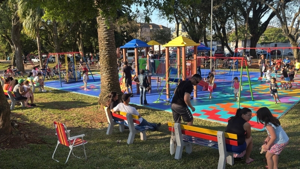 Prefeitura entrega terceira pracinha revitalizada
