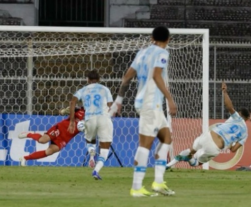 Carlos Vinicius perde três pênaltis e Grêmio empata no Chile