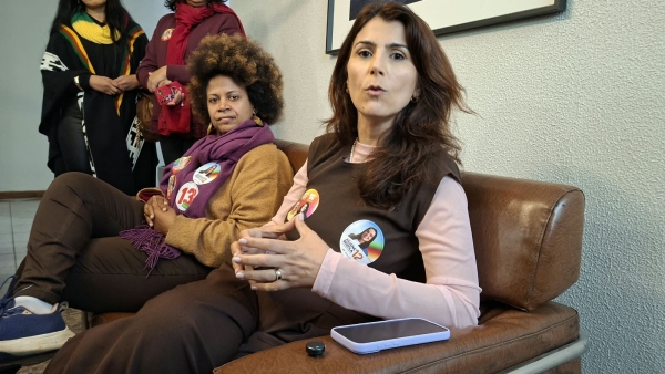 Candidata ao Senado, Manuela faz campanha em Cachoeira do Sul