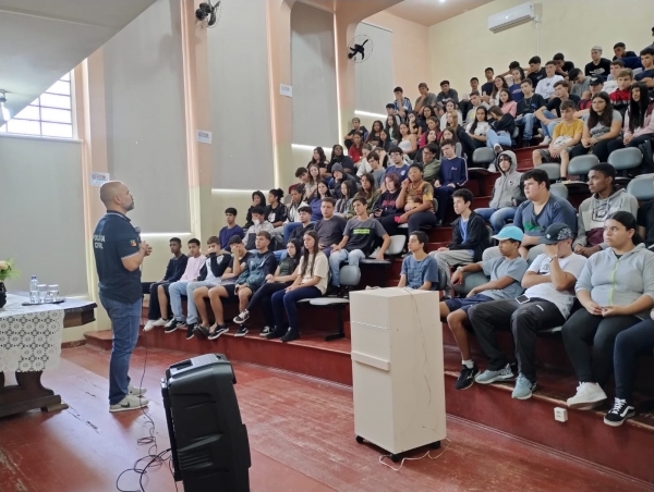 Papo de Responsa orienta estudantes em Cachoeira