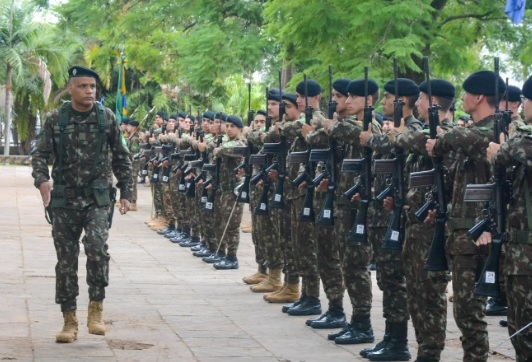 Comandante da 3ª Divisão do Exército visita o 13º GAC
