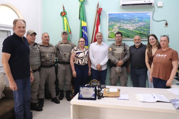 Comandante do 35º BPM visita prefeito de Novo Cabrais