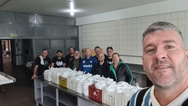 Consulado do Grêmio preparou refeições para desabrigados