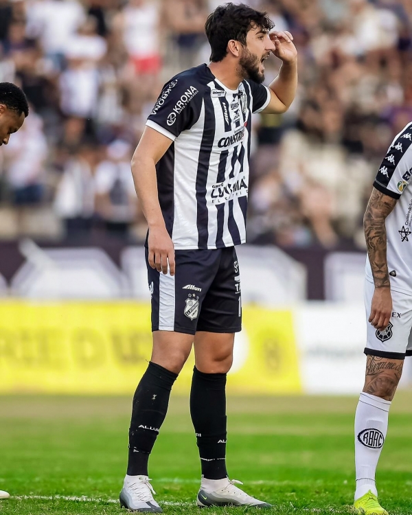Adriel avança às quartas de final da Série D do Brasileirão