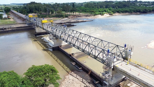 Suspensa contratação da balsa