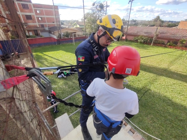 Bombeiro Mirim participa de instrução de salvamento em altura em Cachoeira