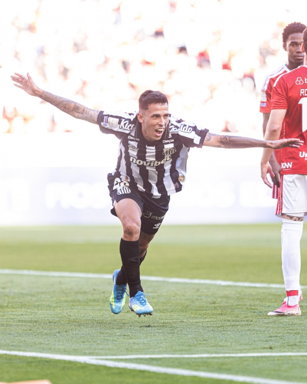 Inter perde para o Santos e crise aumenta