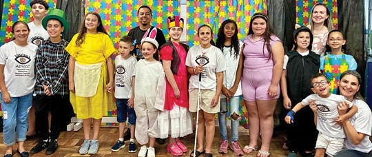 Cegos foram ao teatro do Portella