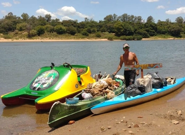 Palito lidera mutirão para limpar o Rio Jacuí