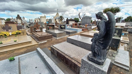 Interior é saída para sepultamento