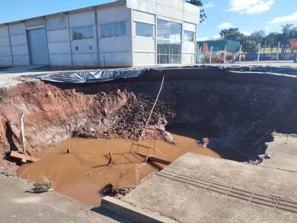Chuvas de junho deixaram crateras gigantes na zona norte da cidade