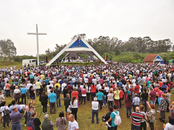 Uma estátua de Maria para o parque da Romaria