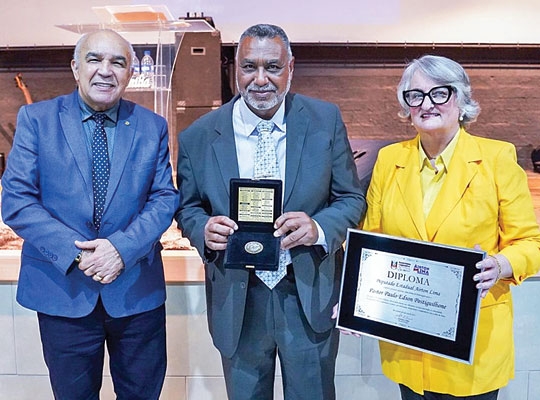 Medalha da Assembleia ao casal Postiguilhone