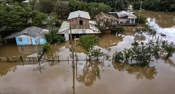 Mais 12 pessoas saem de casa por causa da cheia em Cachoeira