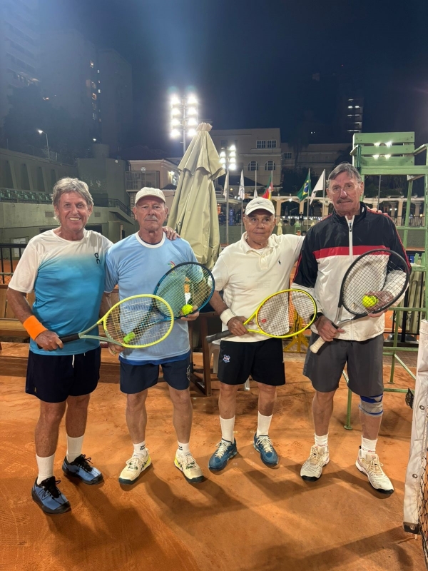 Antonino Almeida é campeão de tênis em Porto Alegre