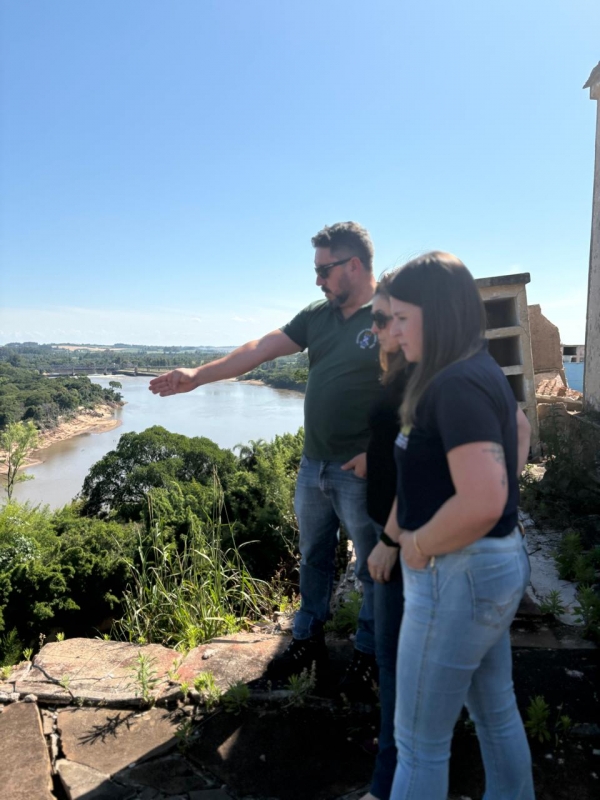 Ana Paula une esforços por solução ao barranco do cemitério