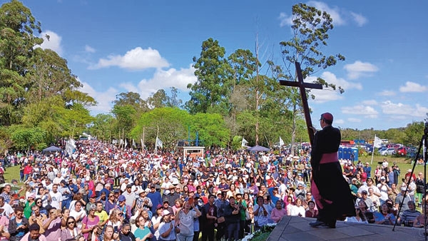 Fé, promessas e sol de Romaria