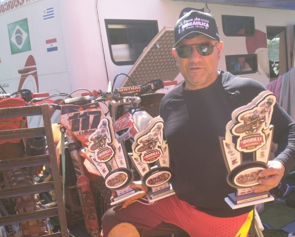 Claudio Oliveira lidera estadual de velocross