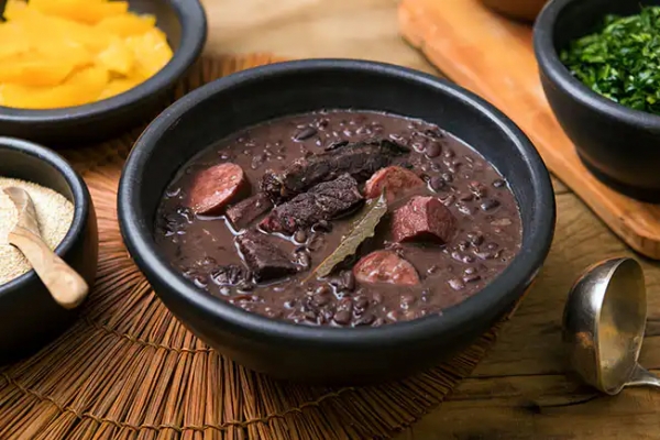 Associação Pelo Amigo com feijoada beneficente no sábado