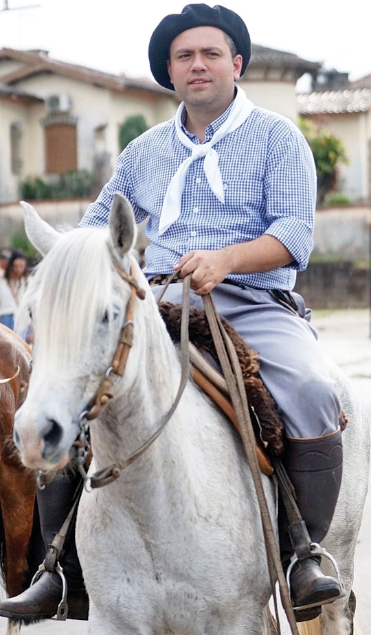Crioulos na pista em Cachoeira