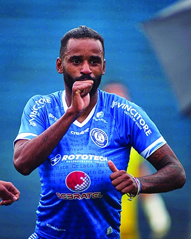 Lateral-direito Maicon curte bom momento no Aimoré
