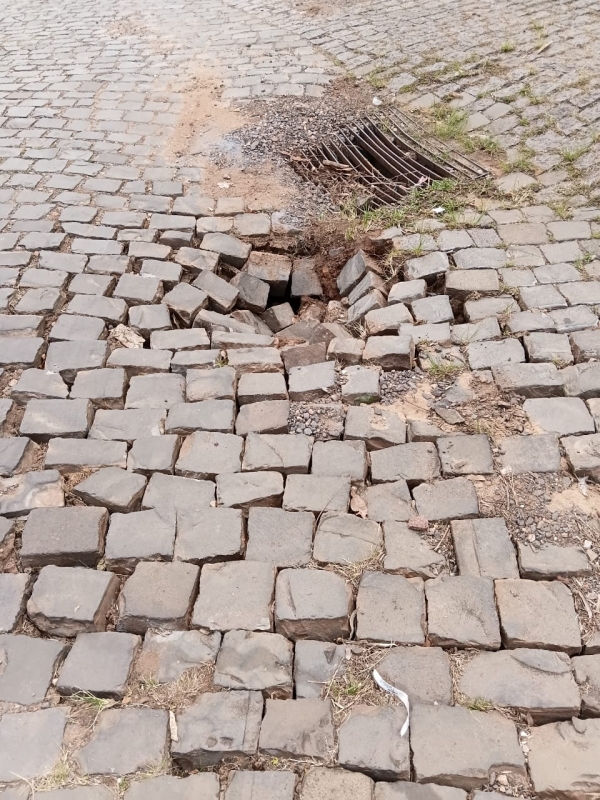 Moradora critica situação de ruas no Bairro Carvalho