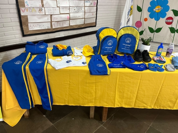 Novos uniformes e materiais de higiene para o AABB Comunidade