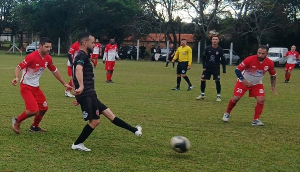 Digital Alves e Bahia vão à semifinal do Quarentão 
