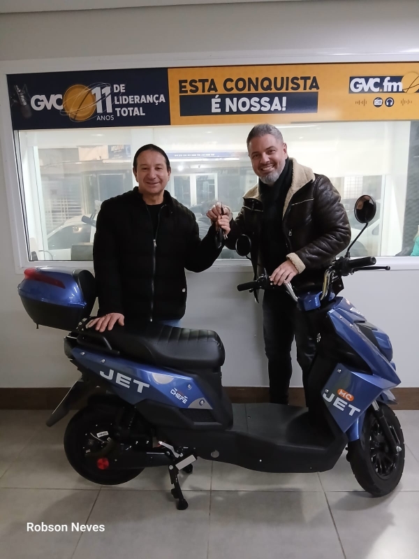 Aposentado ganha a moto da promoção GVC na Carona