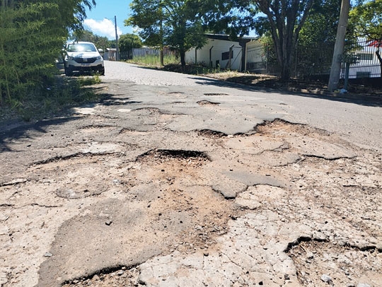 Rua Leopoldo Souza em péssimas condições