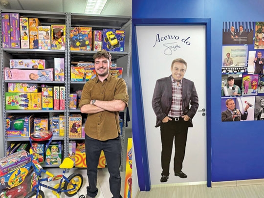 João Augusto exibe acervo imenso de Gugu