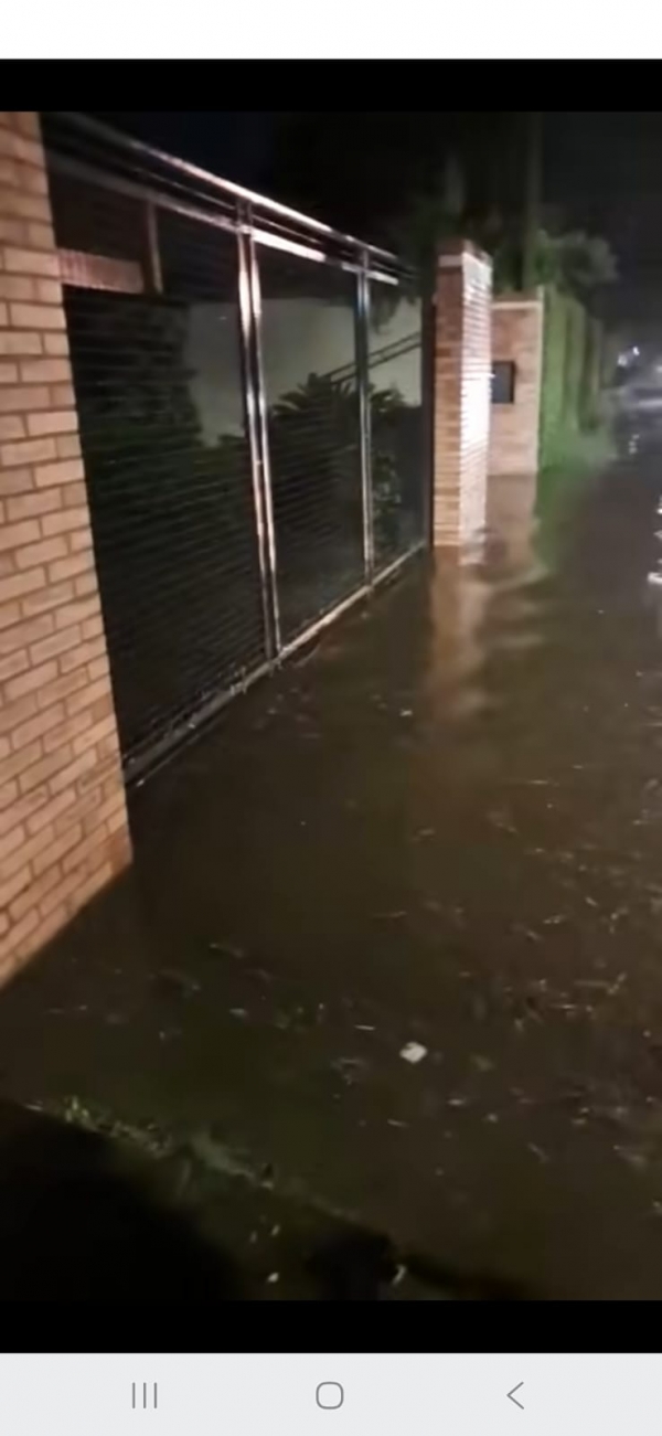 Chuvarada causa alagamento em ruas de Cachoeira do Sul 