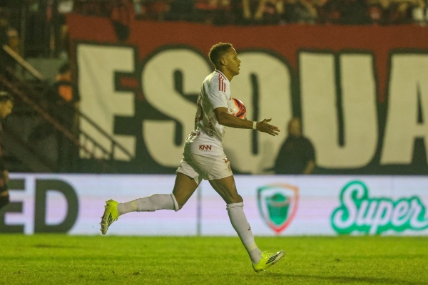 Borré decide no fim e Inter conquista a Recopa Gaúcha