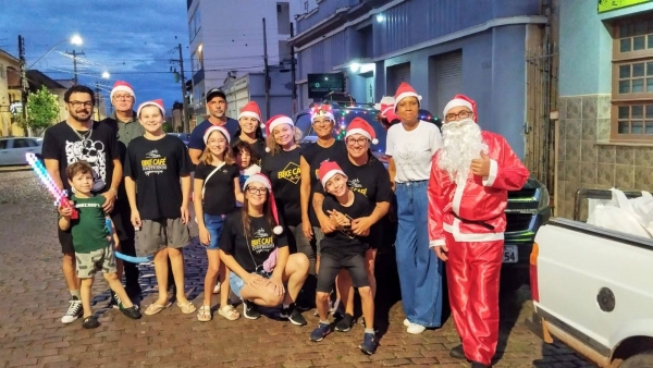 Bike Café levou presente para 350 crianças