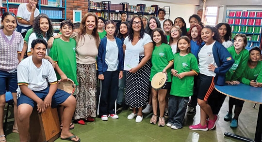 Mês da Mulher com música e crônica na Escola Liberato