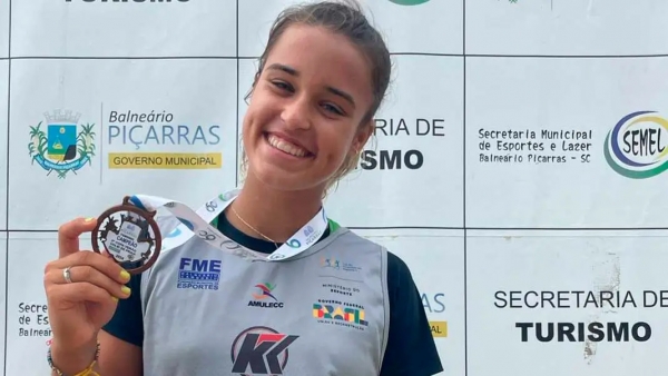 Manuella Mallon é campeã em torneio de vôlei de praia