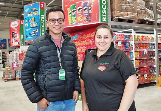 Cachoeira recebe novo supermercado