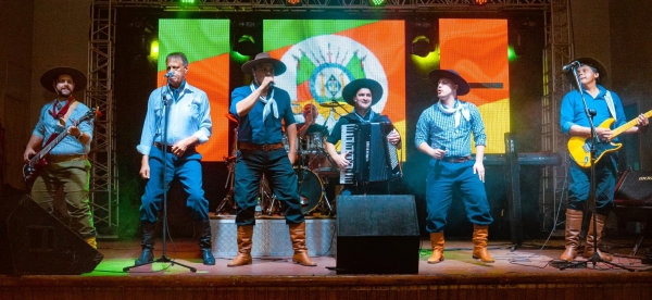 Começa sexta-feira a maratona de 10 bailes da Semana Farroupilha