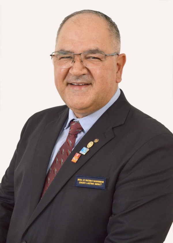 Rotarianos empossam novos presidentes